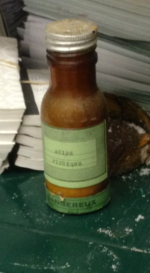 Découverte d&rsquo;acide picrique : quelles précautions prendre ?